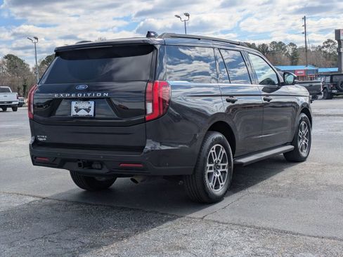 Certified 2025 Ford Expedition Active image 4