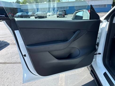 Used 2022 Tesla Model Y Performance AWD/4WD image 11