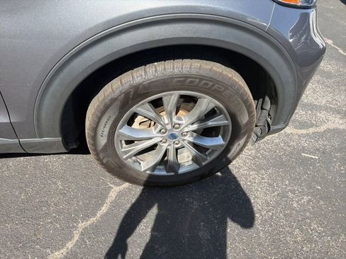 Certified 2022 Ford Explorer XLT w/ Equipment Group 202A image 9