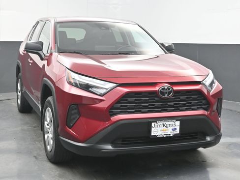 Used 2023 Toyota RAV4 LE FWD image 3
