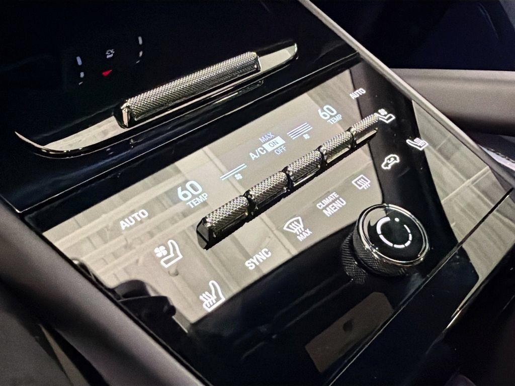 Certified 2025 Porsche Cayenne E-Hybrid AWD/4WD image 17