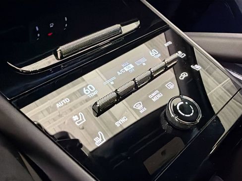 Certified 2025 Porsche Cayenne E-Hybrid AWD/4WD image 17