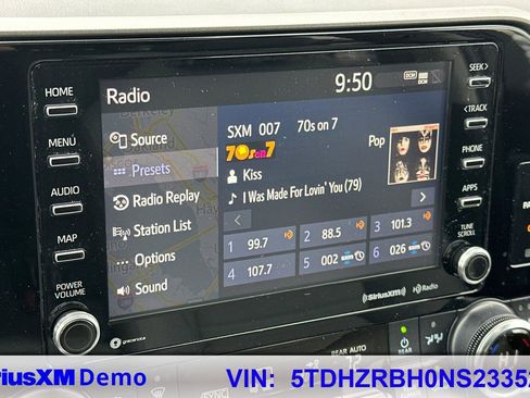 Used 2022 Toyota Highlander XLE image 30