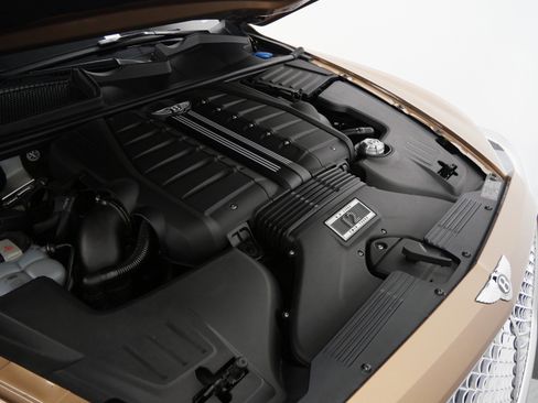 Used 2017 Bentley Bentayga AWD/4WD image 44