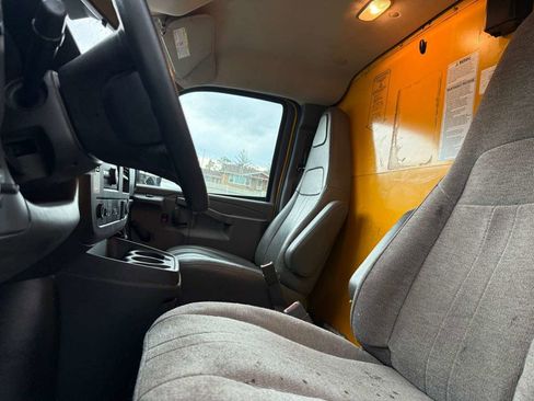 Used 2019 GMC Savana 3500 Extended w/ Driver Convenience Package image 19