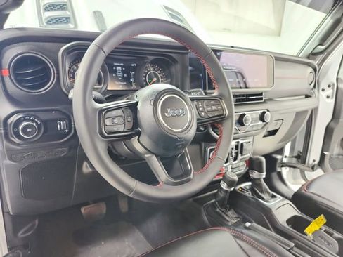 Used 2024 Jeep Wrangler Unlimited Rubicon AWD/4WD image 18