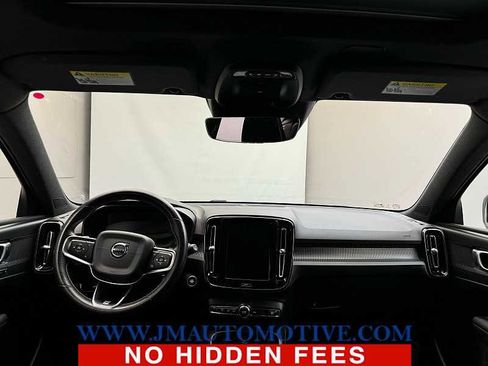 Used 2020 Volvo XC40 T5 R-Design image 11