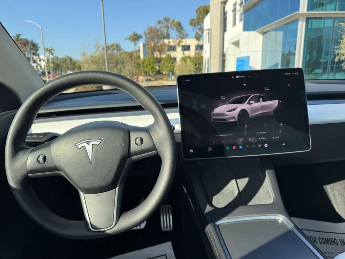 Used 2023 Tesla Model Y Performance AWD/4WD image 18