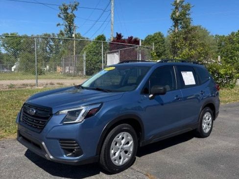 Used 2023 Subaru Forester AWD/4WD image 3