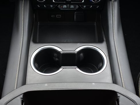 Used 2023 Chevrolet Suburban Premier image 37