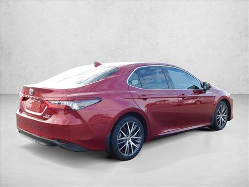 Used 2022 Toyota Camry XLE FWD image 5