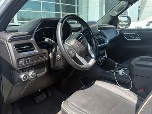 Used 2023 GMC Yukon XL SLT w/ SLT Premium Package AWD/4WD image 9