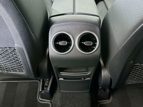 Used 2025 Mercedes-Benz GLB 250 image 26
