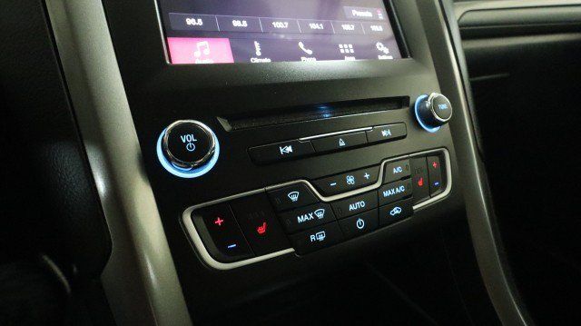 Used 2017 Ford Fusion SE w/ Fusion SE Technology Package FWD image 16