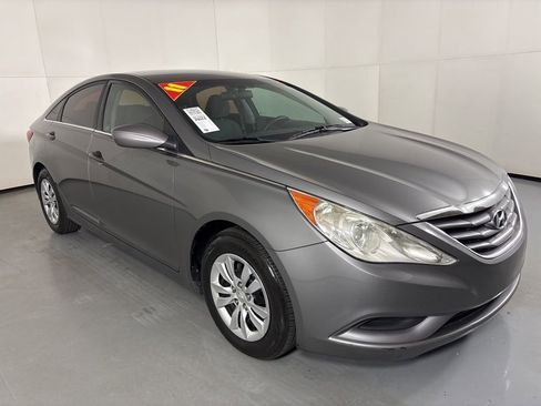 Used 2011 Hyundai Sonata GLS FWD image 2