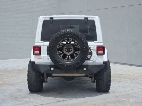 Used 2018 Jeep Wrangler Unlimited Sahara AWD/4WD image 6
