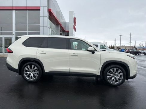 Used 2024 Toyota Grand Highlander Limited image 8