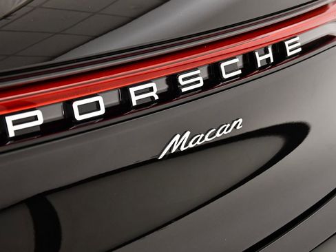 Used 2025 Porsche Macan image 11