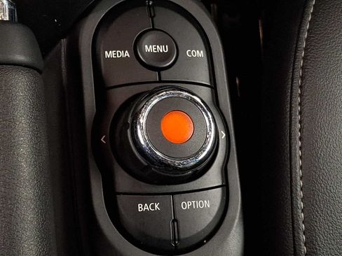 Used 2021 MINI Cooper 4-Door Hardtop w/ Storage Package FWD image 22