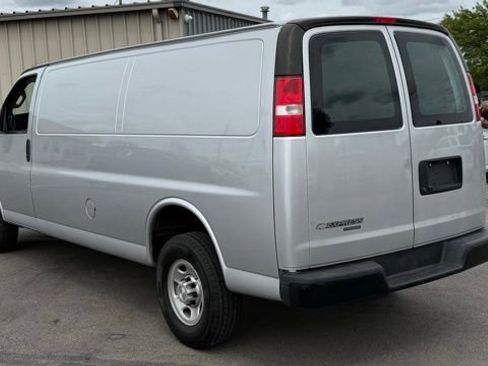 Used 2016 Chevrolet Express 3500 Extended RWD image 5