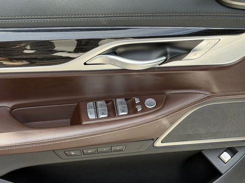 Used 2021 BMW 750i xDrive w/ M Sport Package AWD/4WD image 30