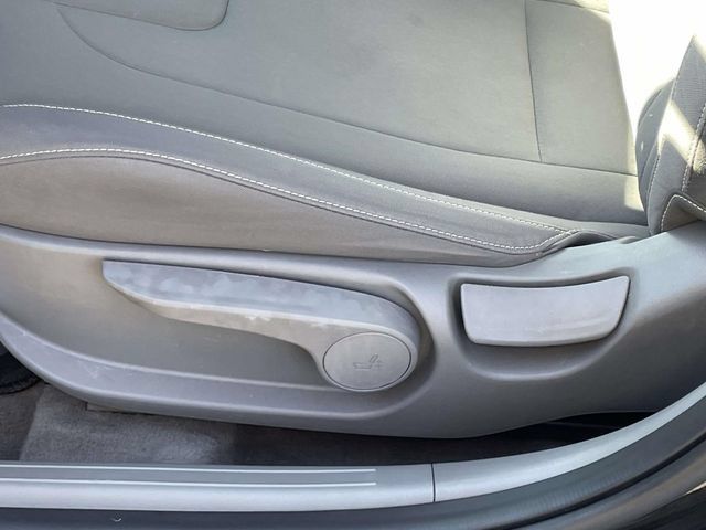 Used 2022 Hyundai Elantra Blue FWD image 17
