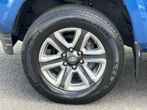 Used 2018 Toyota Tacoma Limited AWD/4WD image 12