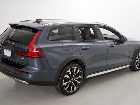 Certified 2025 Volvo V60 B5 Cross Country Ultra AWD/4WD image 9