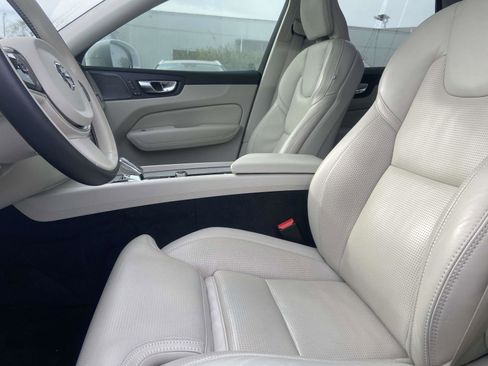 Certified 2023 Volvo XC60 B5 Ultimate w/ Climate Package image 17