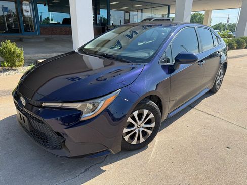 Used 2022 Toyota Corolla LE FWD image 2