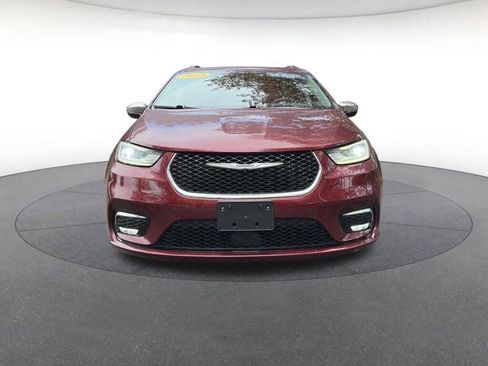 Used 2023 Chrysler Pacifica Limited image 9