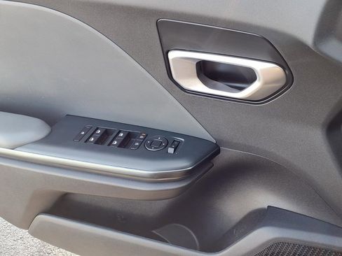 Used 2025 Kia K4 LX image 11