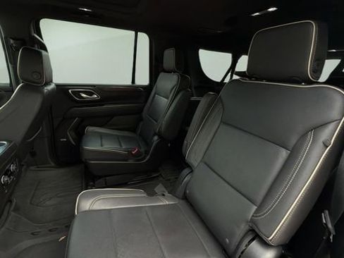 Used 2024 Chevrolet Suburban Premier w/ Premium Package AWD/4WD image 19