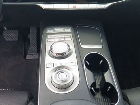 Used 2025 Genesis GV70 2.5T AWD/4WD image 20