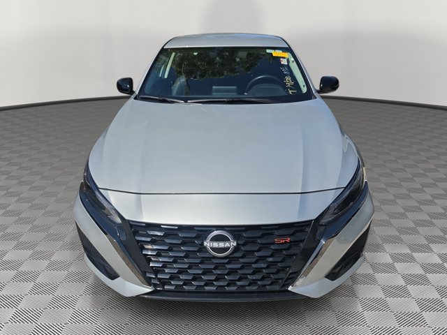 Used 2025 Nissan Altima 2.5 SR FWD image 2