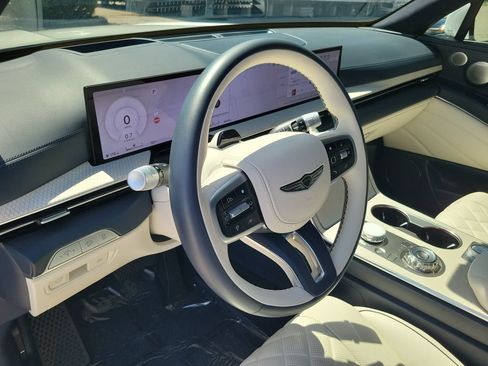 Certified 2025 Genesis GV80 3.5T Prestige AWD/4WD image 19