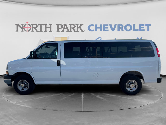 Used 2025 Chevrolet Express 3500 LT w/ LT Preferred Equipment Group RWD image 6