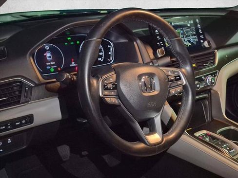 Used 2020 Honda Accord Touring image 3