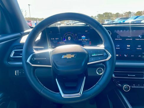 New 2025 Chevrolet Traverse LT w/ Driver Confidence Package FWD image 18