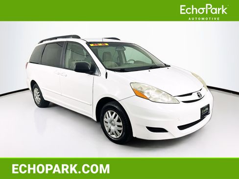 Used 2009 Toyota Sienna LE image 1