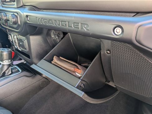 Used 2018 Jeep Wrangler Unlimited Sport S image 34