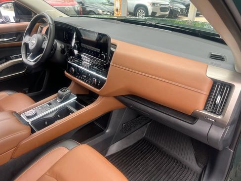 Certified 2024 Nissan Pathfinder Platinum w/ Black Appearance Package AWD/4WD image 22