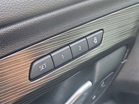 Used 2024 GMC Terrain SLT image 19