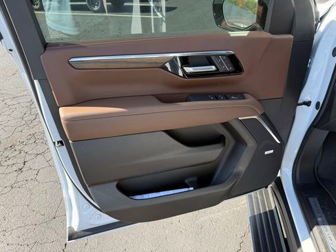 New 2026 Chevrolet Suburban High Country AWD/4WD image 19