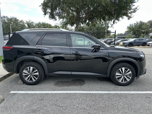 Used 2025 Nissan Pathfinder SL AWD/4WD image 10