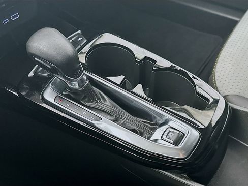 Used 2024 Chevrolet Trax LT w/ LT Convenience Package image 16