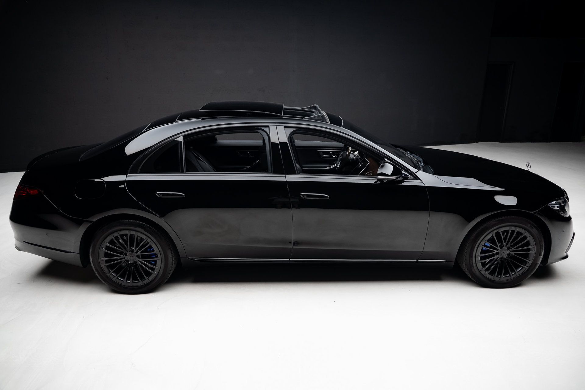 Used 2024 Mercedes-Benz S 580e 4MATIC Sedan w/ Warmth & Comfort Package image 35