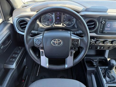 Used 2019 Toyota Tacoma SR5 AWD/4WD image 14