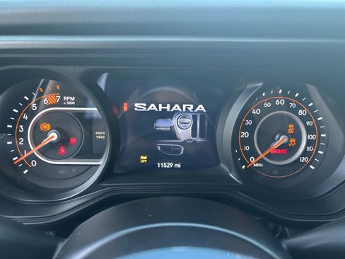 Used 2024 Jeep Wrangler Sahara image 23