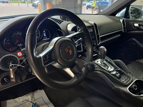 Used 2018 Porsche Cayenne Platinum Edition AWD/4WD image 9